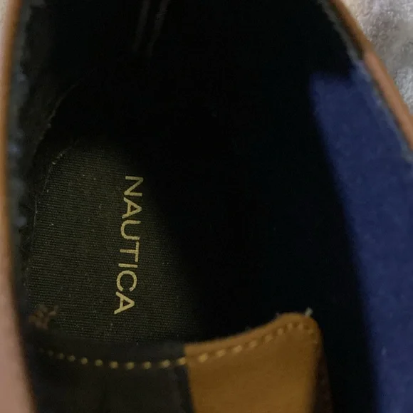 Nautica boots, size 6 mens, size 8 woman. Brown and navy blue EUC - Picture 3 of 6